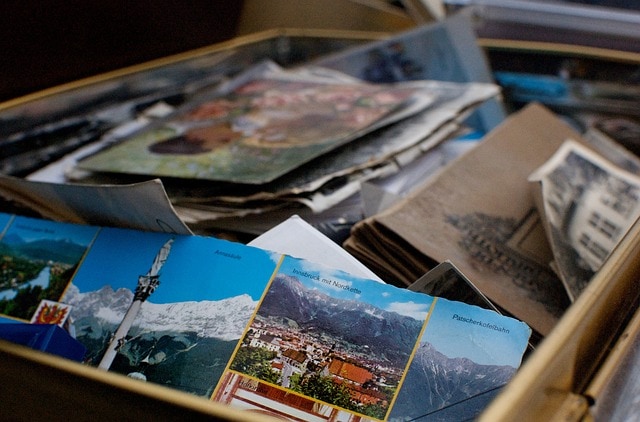 A box with postcards.