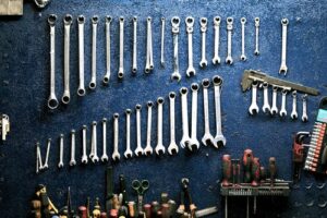 In order to pack tools and machines for transport properly, you have to sort them out first