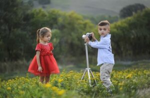 moving with kids - children in the field with camera